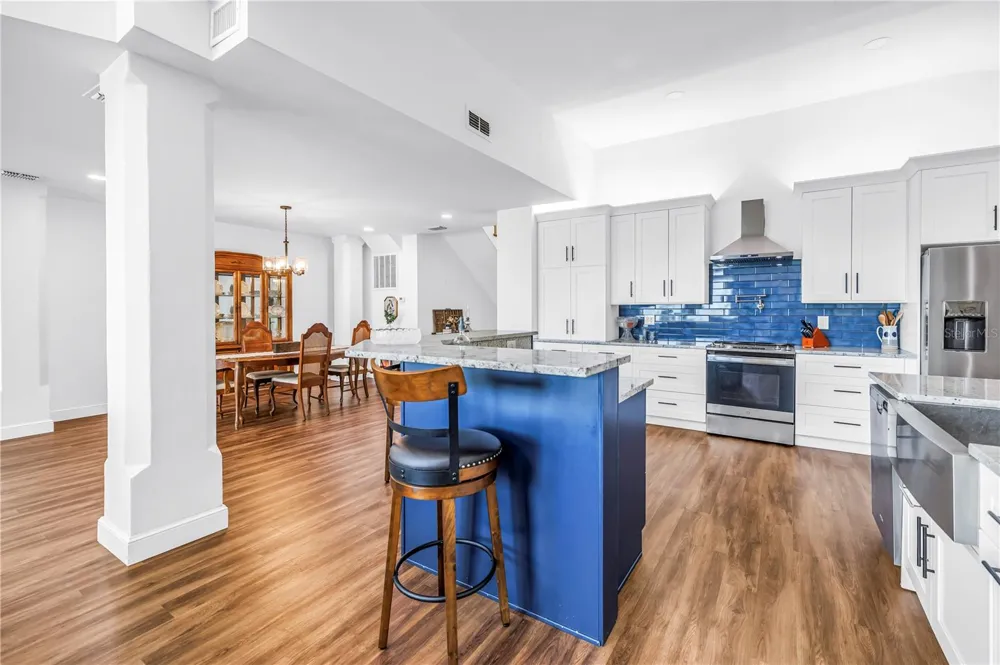 2280 PINELLAS POINT DRIVE S St Petersburg, FL 33712