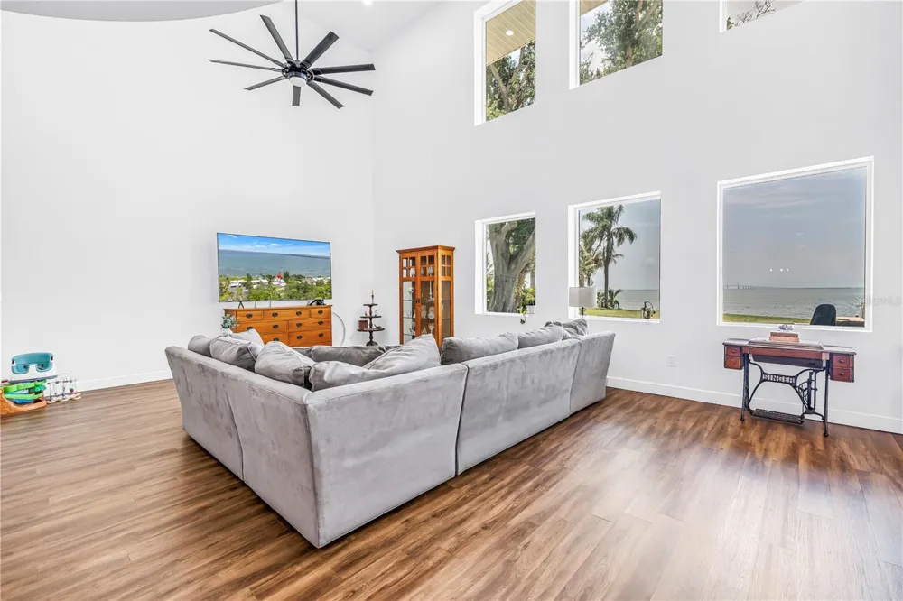2280 PINELLAS POINT DRIVE S St Petersburg, FL 33712