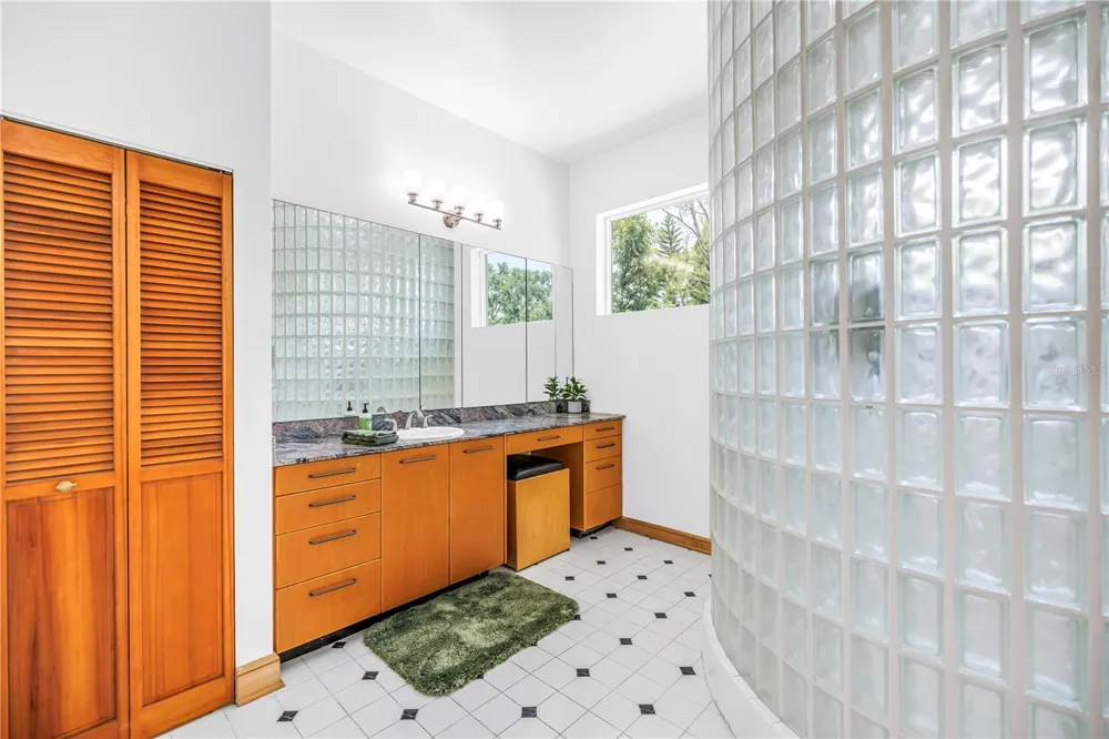 2280 PINELLAS POINT DRIVE S St Petersburg, FL 33712