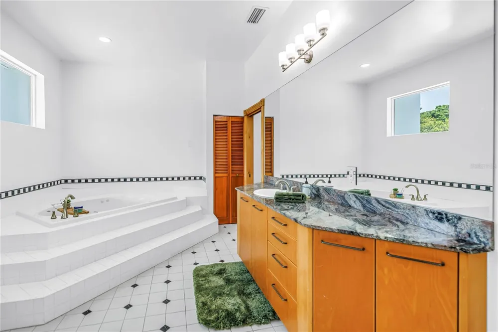 2280 PINELLAS POINT DRIVE S St Petersburg, FL 33712