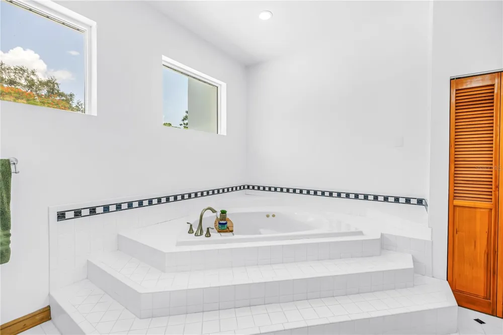 2280 PINELLAS POINT DRIVE S St Petersburg, FL 33712