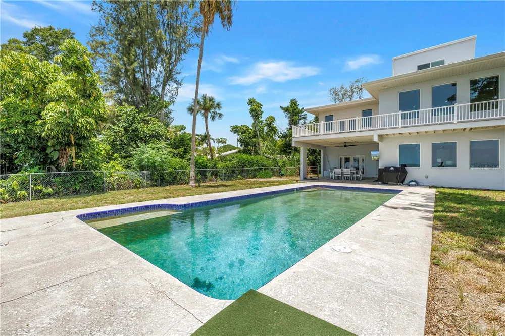2280 PINELLAS POINT DRIVE S St Petersburg, FL 33712