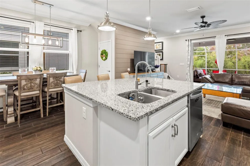 2872 GRAND KEMERTON PLACE Tampa, FL 33618