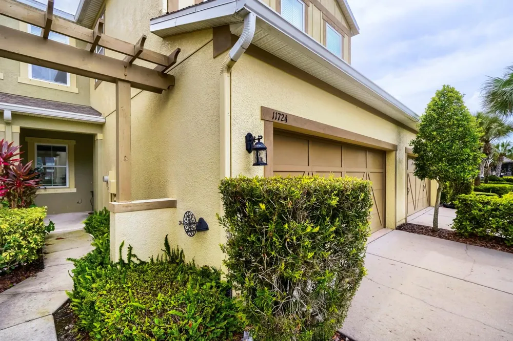 11724 CASA LAGO LANE Tampa, FL 33626