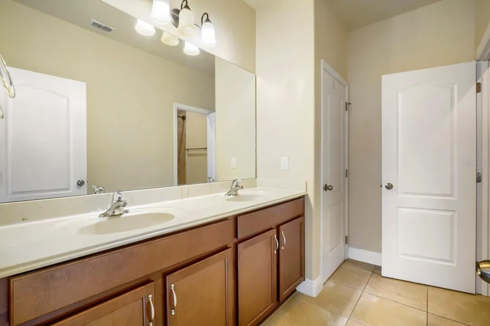 11724 CASA LAGO LANE Tampa, FL 33626