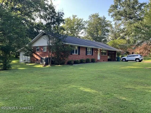 1510 W Govan Street Grenada, MS 38901