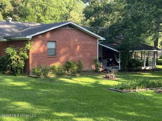 1510 W Govan Street Grenada, MS 38901