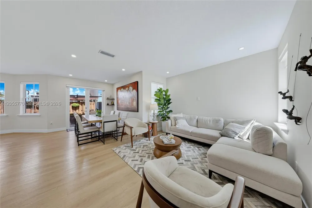 4850 NW 108th Pl Doral, FL 33178