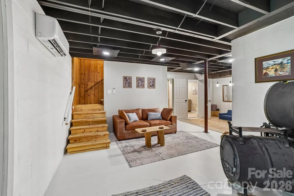 637 Cascade Lake Road Pisgah Forest, NC 28768