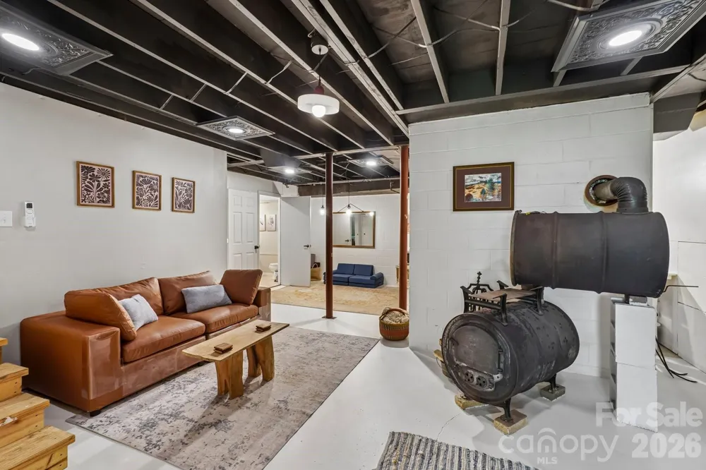 637 Cascade Lake Road Pisgah Forest, NC 28768