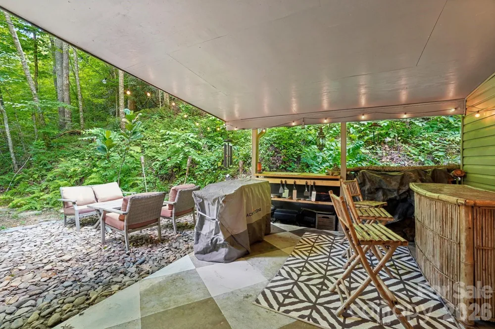 637 Cascade Lake Road Pisgah Forest, NC 28768