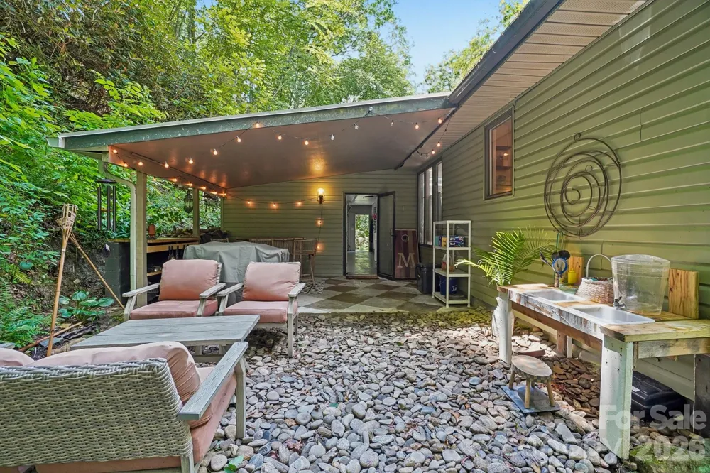 637 Cascade Lake Road Pisgah Forest, NC 28768