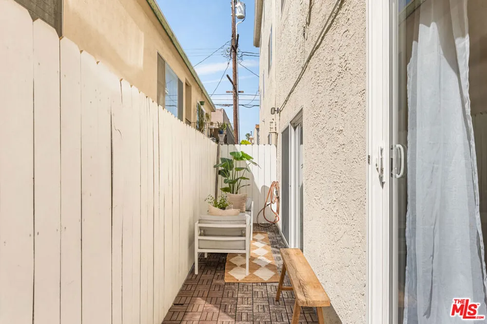 1127 9th Street #103 Santa Monica, CA 90403