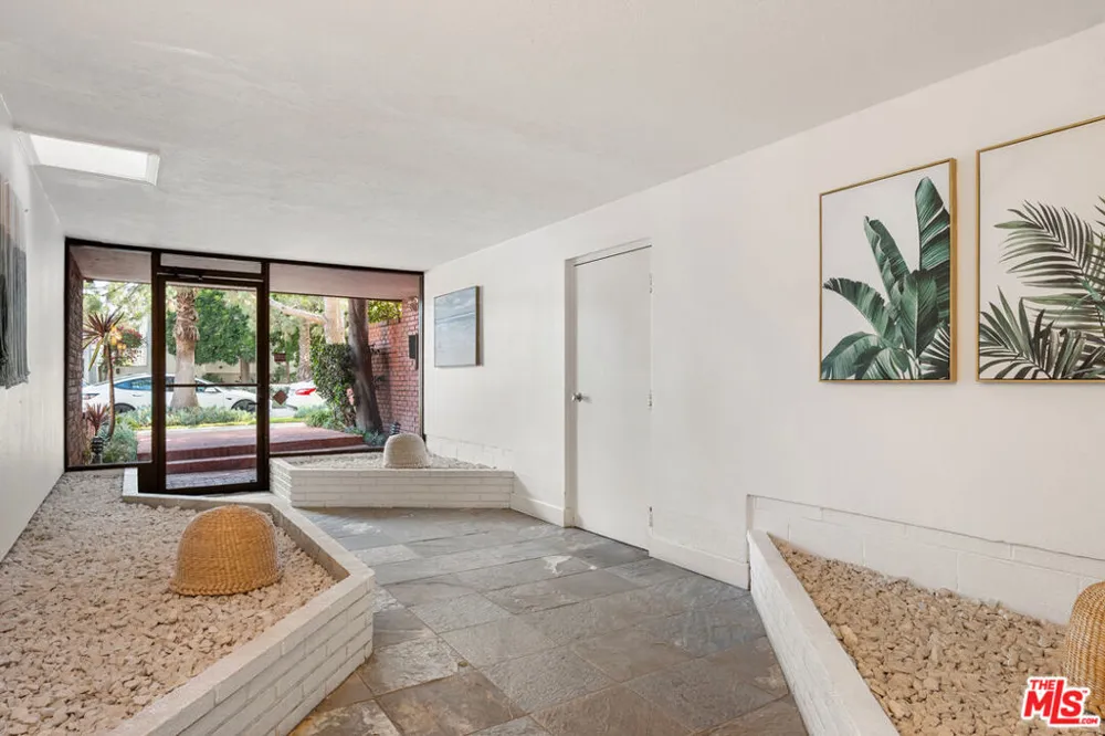 1127 9th Street #103 Santa Monica, CA 90403
