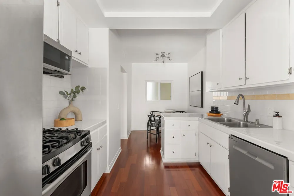 1127 9th Street #103 Santa Monica, CA 90403