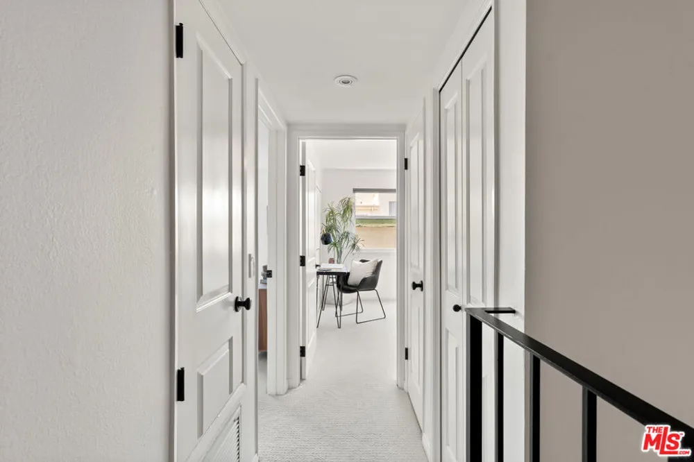 1127 9th Street #103 Santa Monica, CA 90403