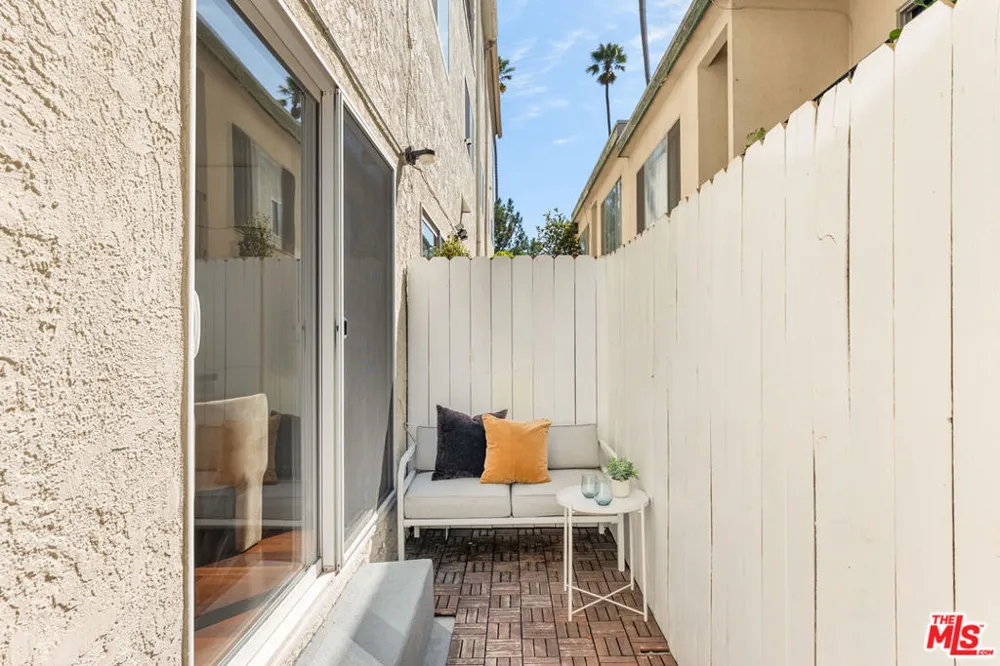 1127 9th Street #103 Santa Monica, CA 90403