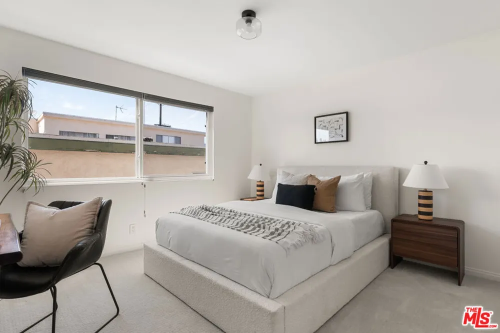 1127 9th Street #103 Santa Monica, CA 90403