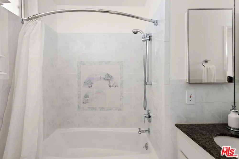 1127 9th Street #103 Santa Monica, CA 90403