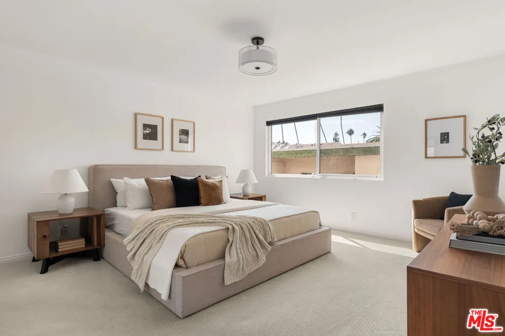 1127 9th Street #103 Santa Monica, CA 90403