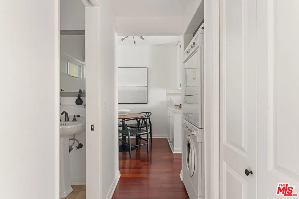 1127 9th Street #103 Santa Monica, CA 90403