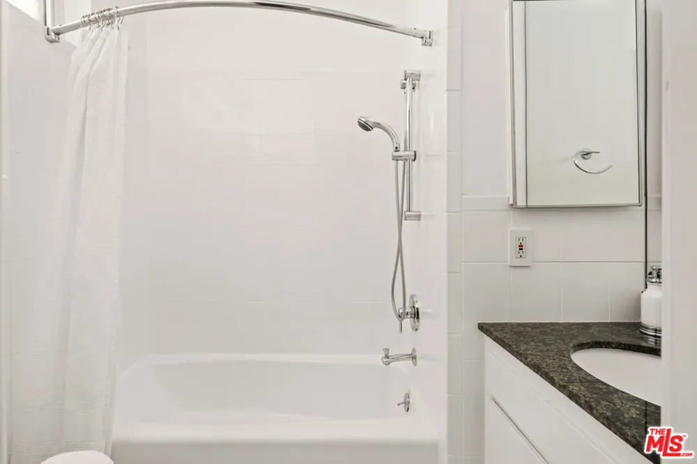 1127 9th Street #103 Santa Monica, CA 90403