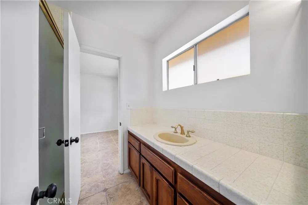 525 S Gretta Avenue West Covina, CA 91790