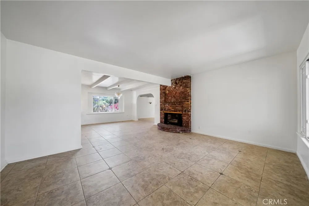525 S Gretta Avenue West Covina, CA 91790