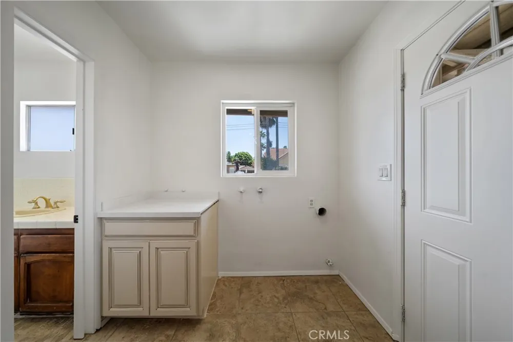 525 S Gretta Avenue West Covina, CA 91790