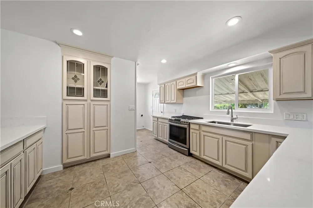 525 S Gretta Avenue West Covina, CA 91790