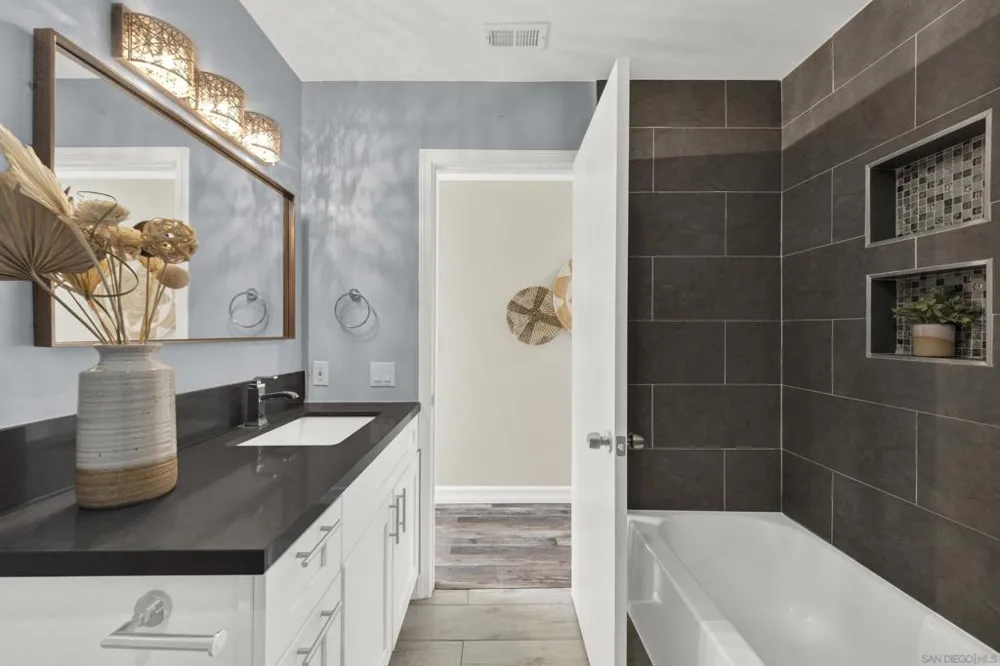 13815 Johannesberg #4 Poway, CA 92064