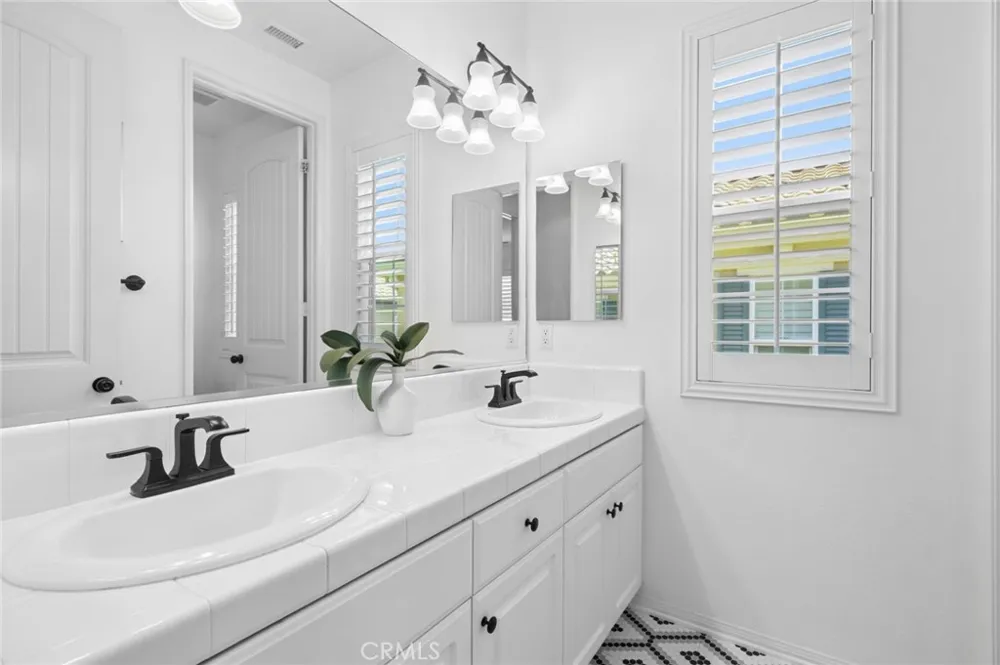10 Newton Court Laguna Niguel, CA 92677