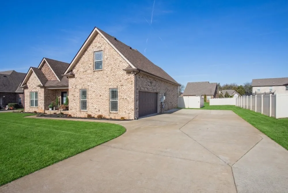 221 Waldron View Dr Murfreesboro, TN 37130