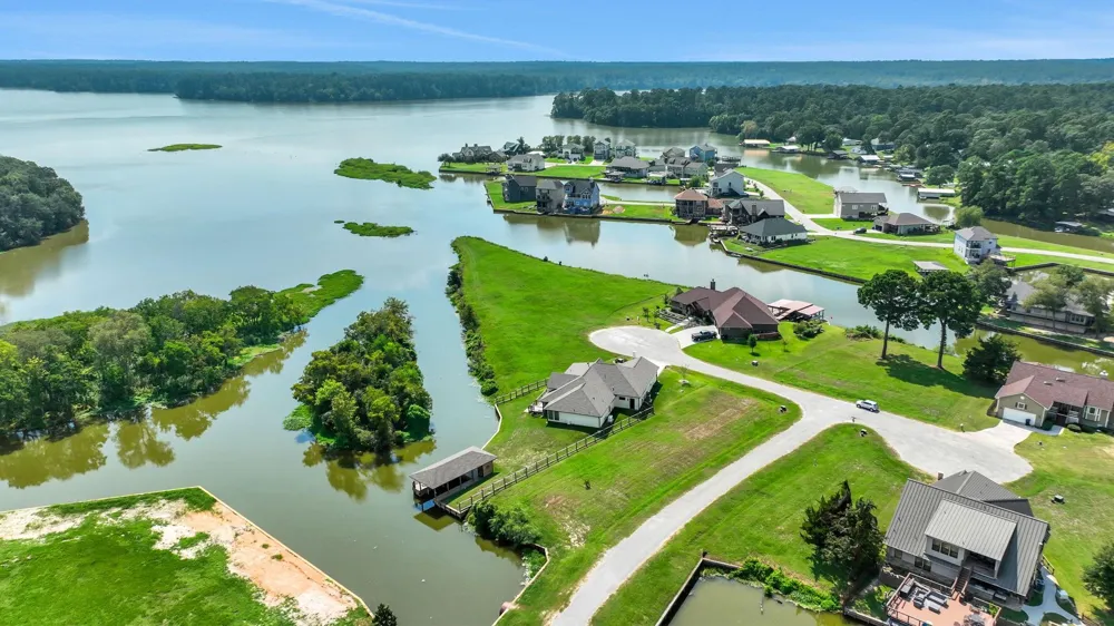 11 Peninsula Point Huntsville, TX 77340