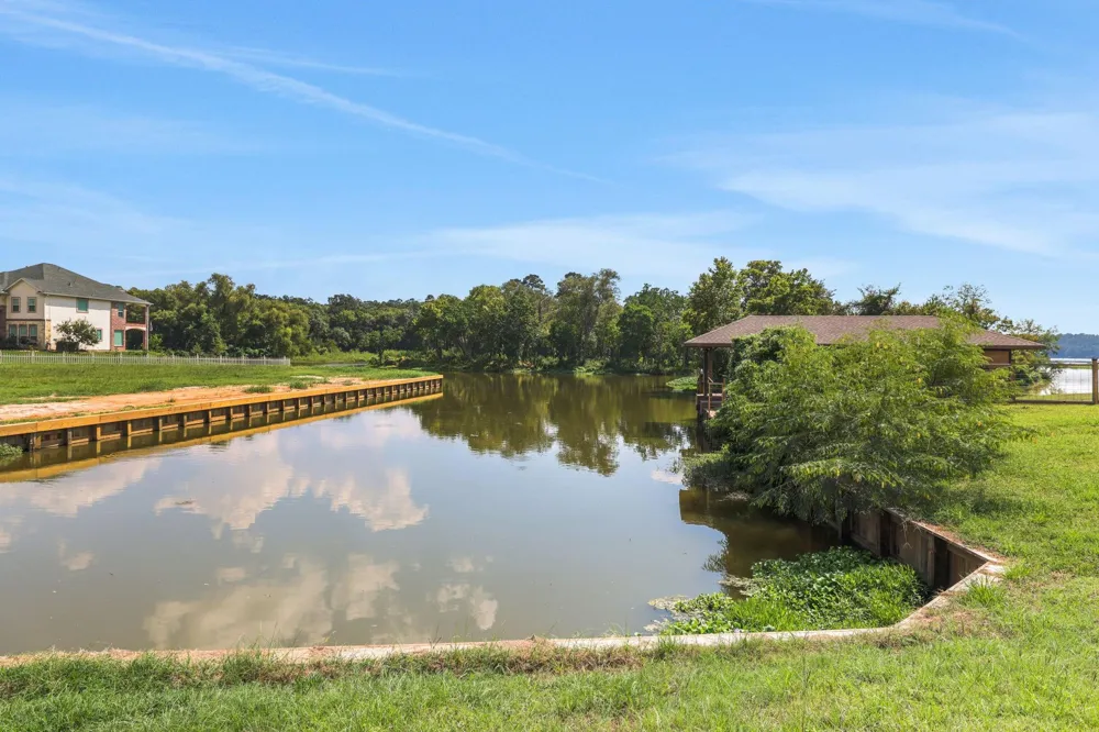 11 Peninsula Point Huntsville, TX 77340