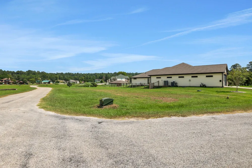 11 Peninsula Point Huntsville, TX 77340