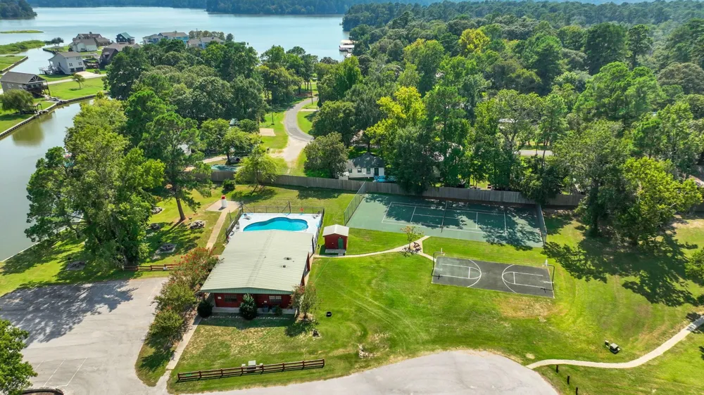 11 Peninsula Point Huntsville, TX 77340