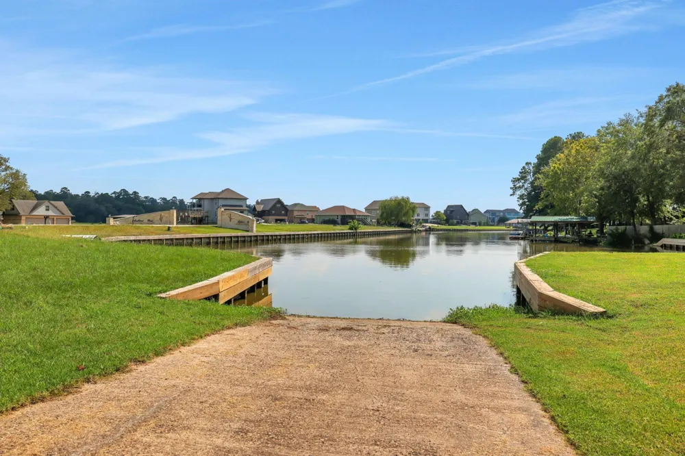 11 Peninsula Point Huntsville, TX 77340