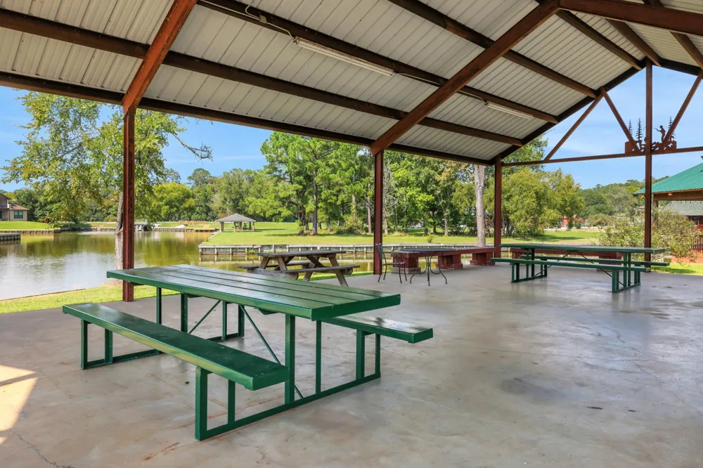 11 Peninsula Point Huntsville, TX 77340