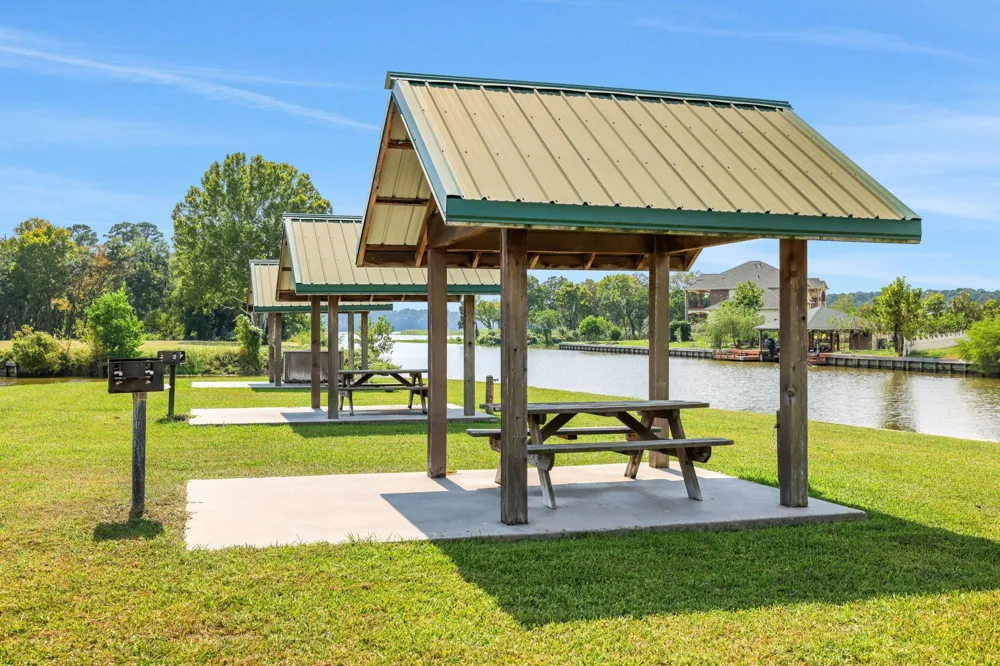 11 Peninsula Point Huntsville, TX 77340