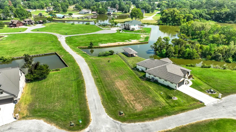 11 Peninsula Point Huntsville, TX 77340