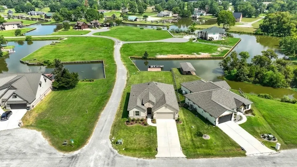 11 Peninsula Point Huntsville, TX 77340