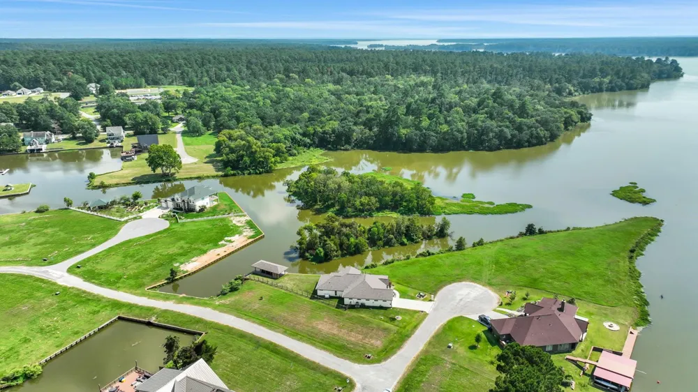 11 Peninsula Point Huntsville, TX 77340