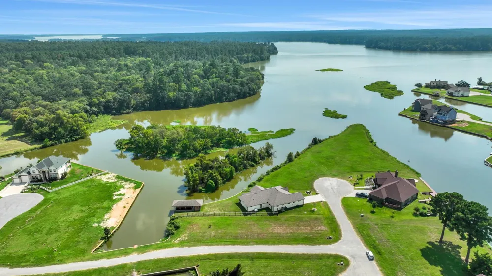 11 Peninsula Point Huntsville, TX 77340