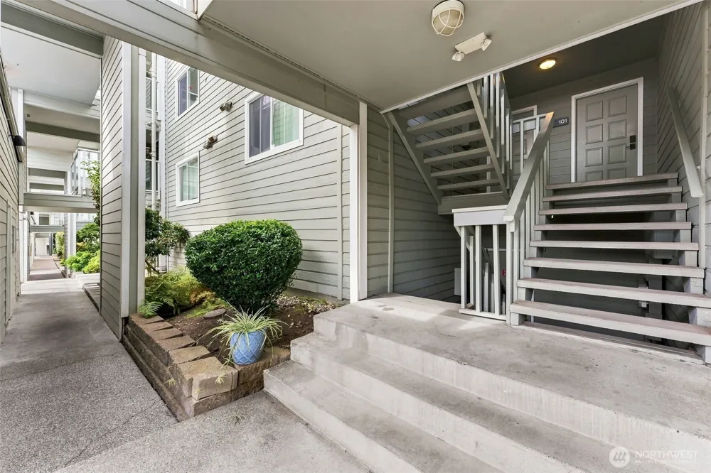 22211 6th Avenue S #301 Des Moines, WA 98198