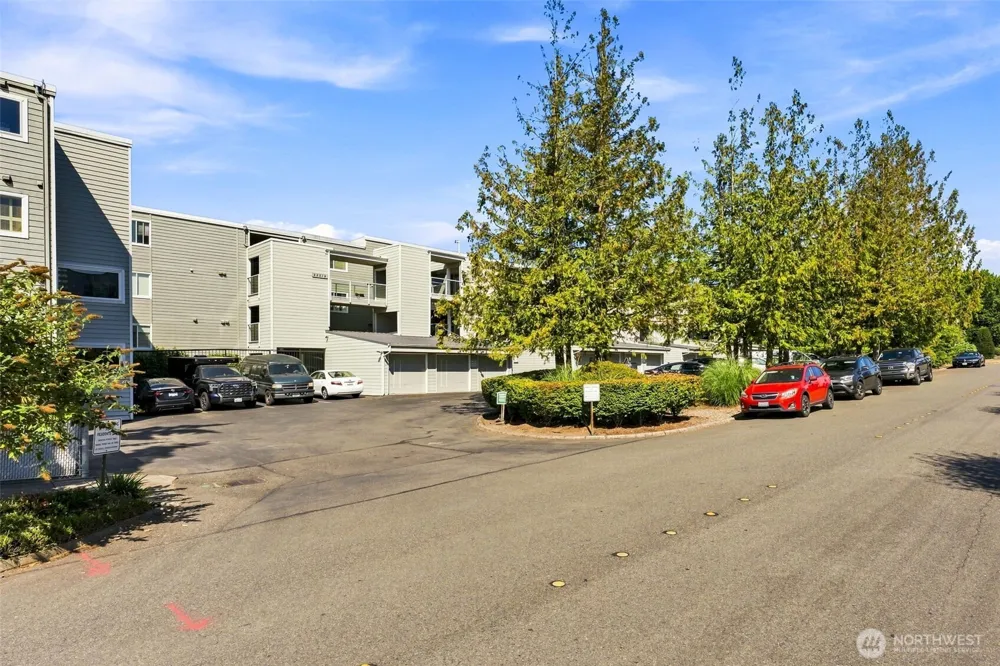 22211 6th Avenue S #301 Des Moines, WA 98198