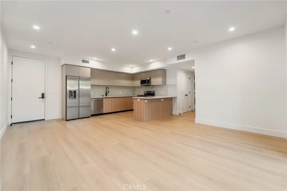 7510 Sepulveda Boulevard #204 Van Nuys, CA 91405
