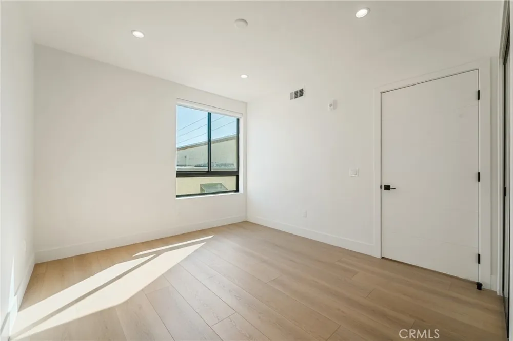7510 Sepulveda Boulevard #204 Van Nuys, CA 91405
