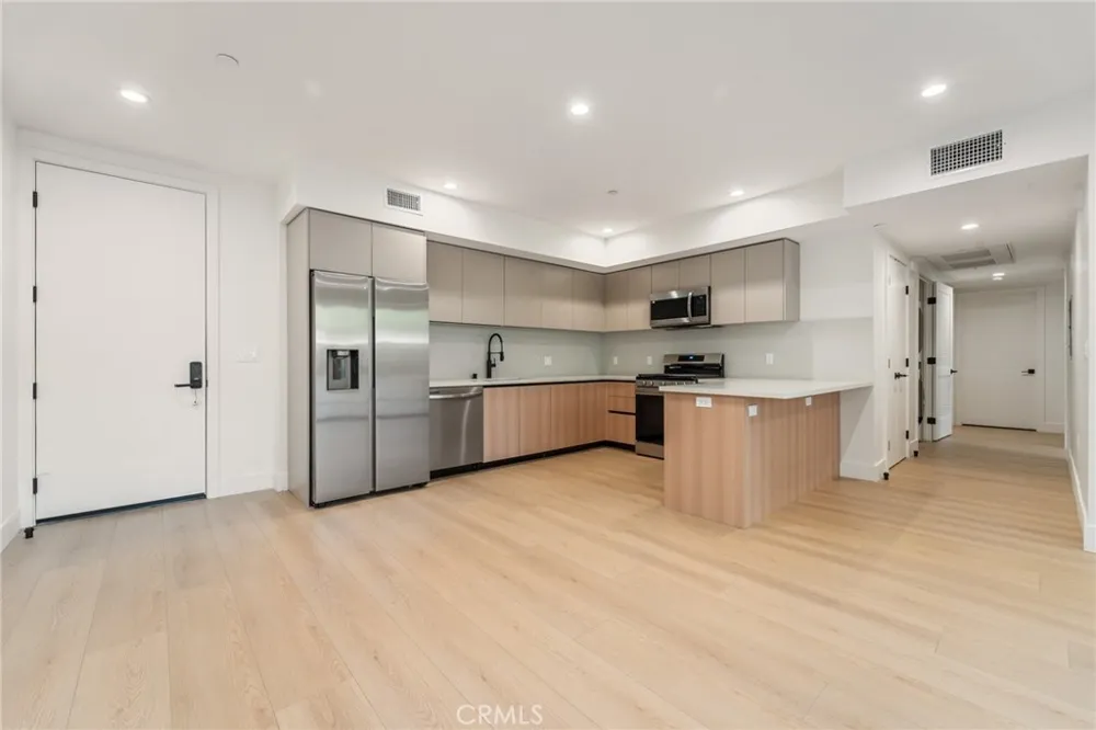 7510 Sepulveda Boulevard #204 Van Nuys, CA 91405