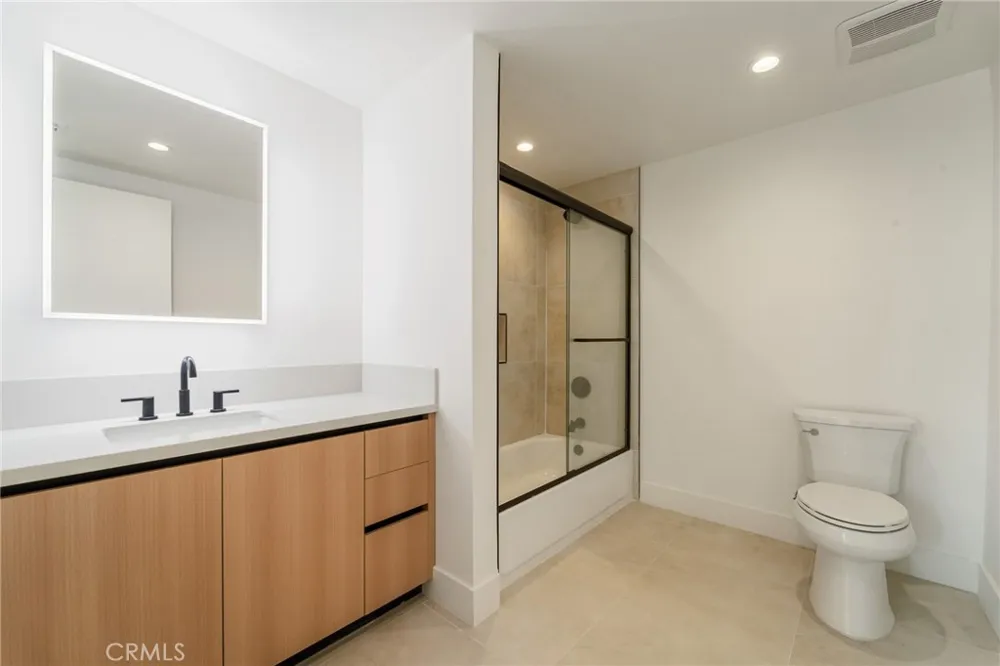 7510 Sepulveda Boulevard #204 Van Nuys, CA 91405
